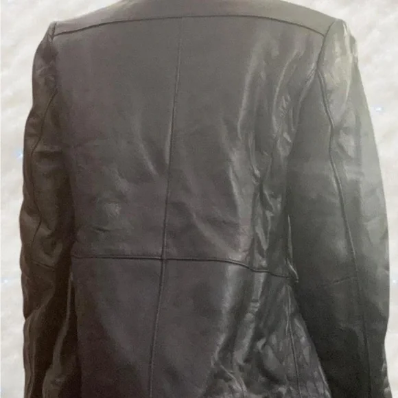 Sleek Black Leather Jacket for Women - Picture 2 of 3